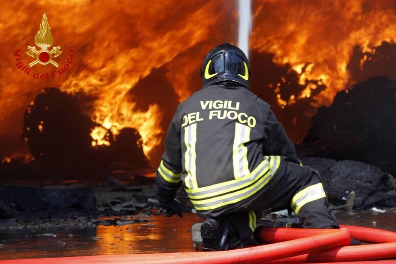Vigili del fuoco, poco personale e distaccamenti chiusi