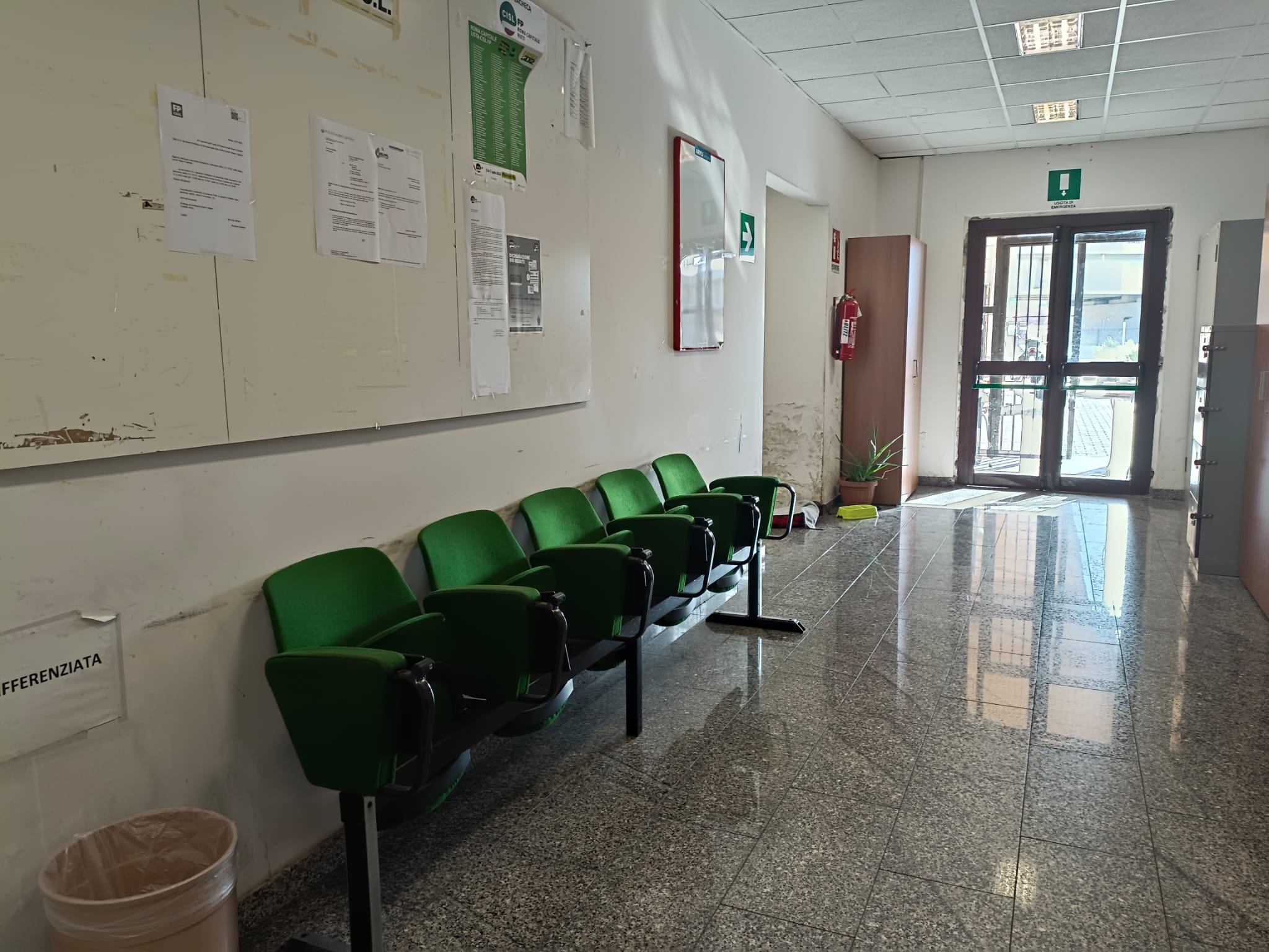 Flussi migratori: minori dormono nelle celle della Polizia locale