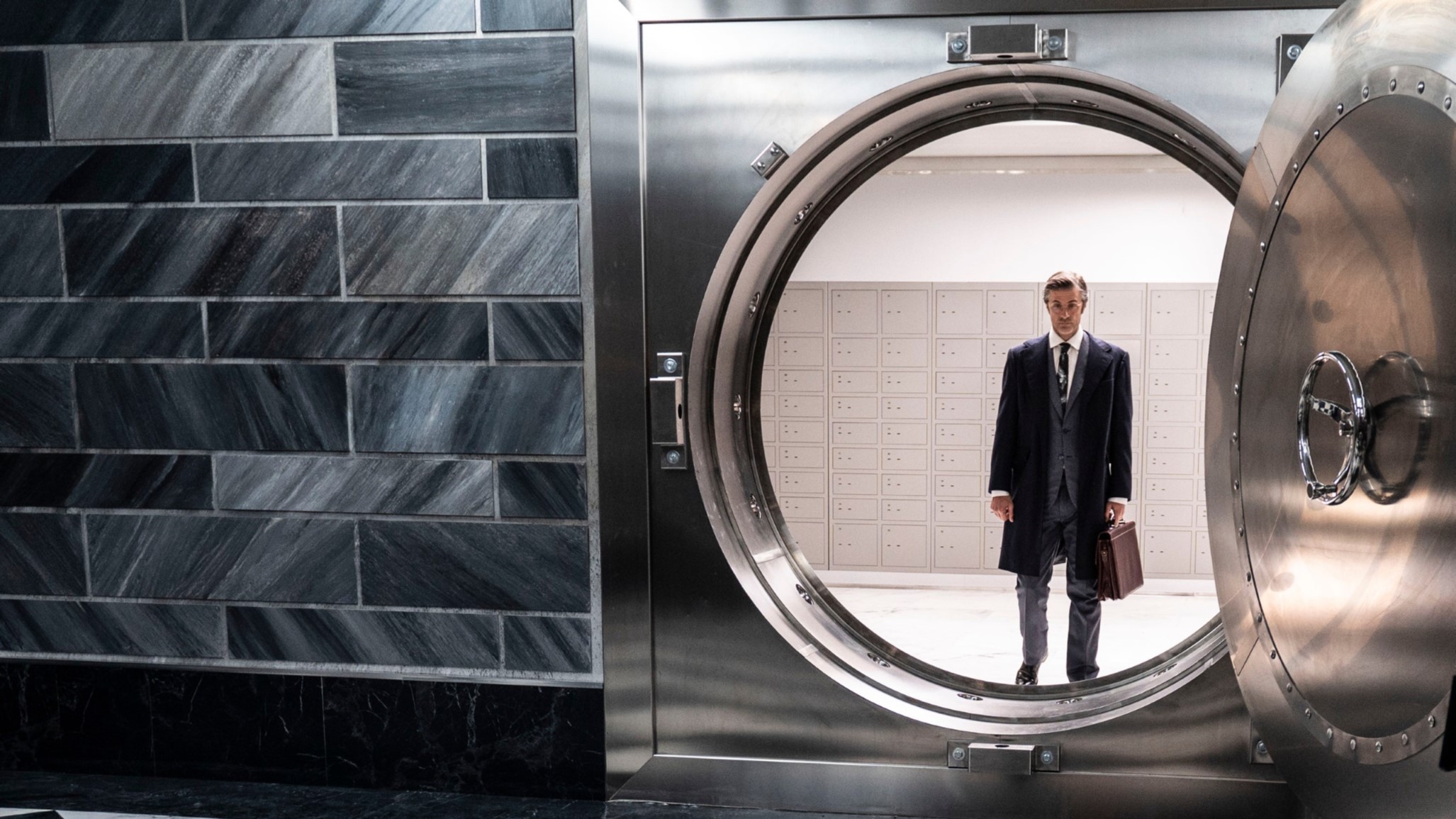 “Everybody loves Diamonds”, il racconto del più grande furto di diamanti