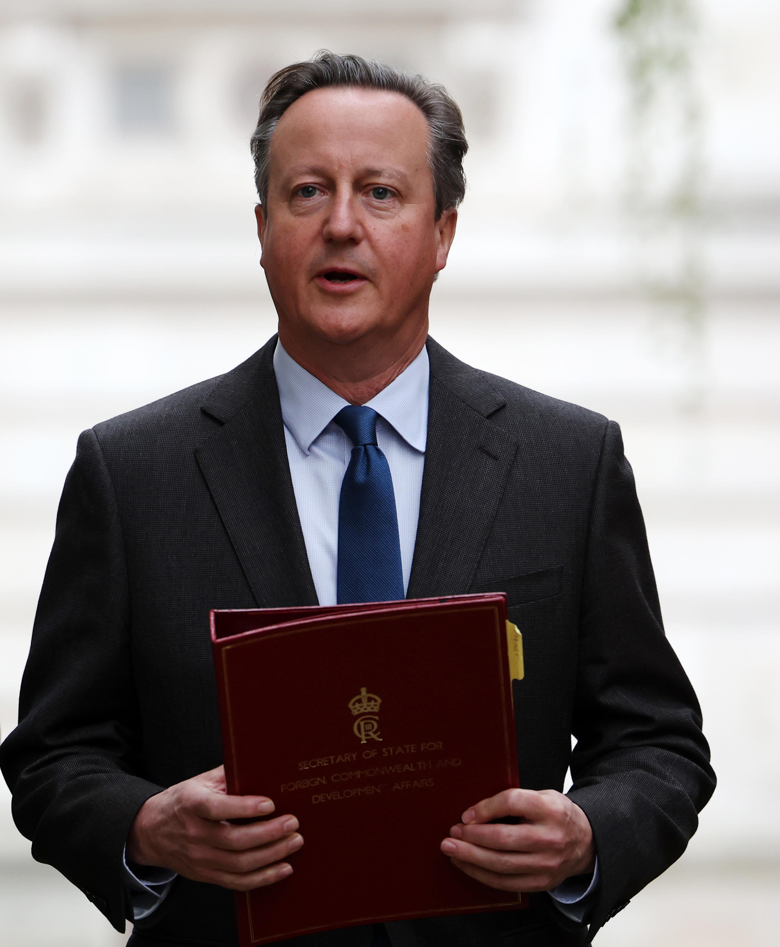 David Cameron, clamoroso ritorno al governo