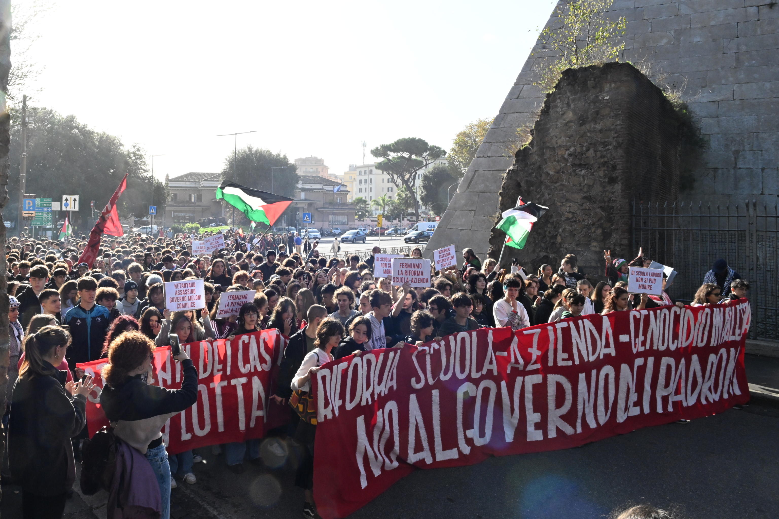 Manifestazioni sindacali e cortei di studenti, perché?