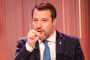Salvini: “Siamo in tempo per fermare auto solo elettriche”