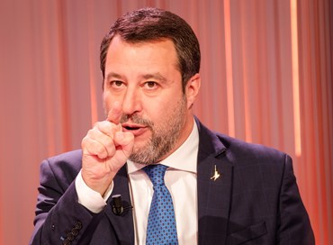 Salvini: “Siamo in tempo per fermare auto solo elettriche”