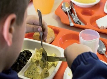 Il piatto piange: un bimbo su due accede al servizio mensa