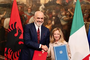 Italia-Albania: sospeso l’accordo sui migranti