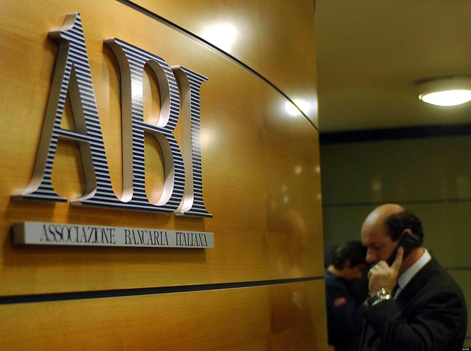 Abi, calo dei prestiti con rallentamento dell’economia
