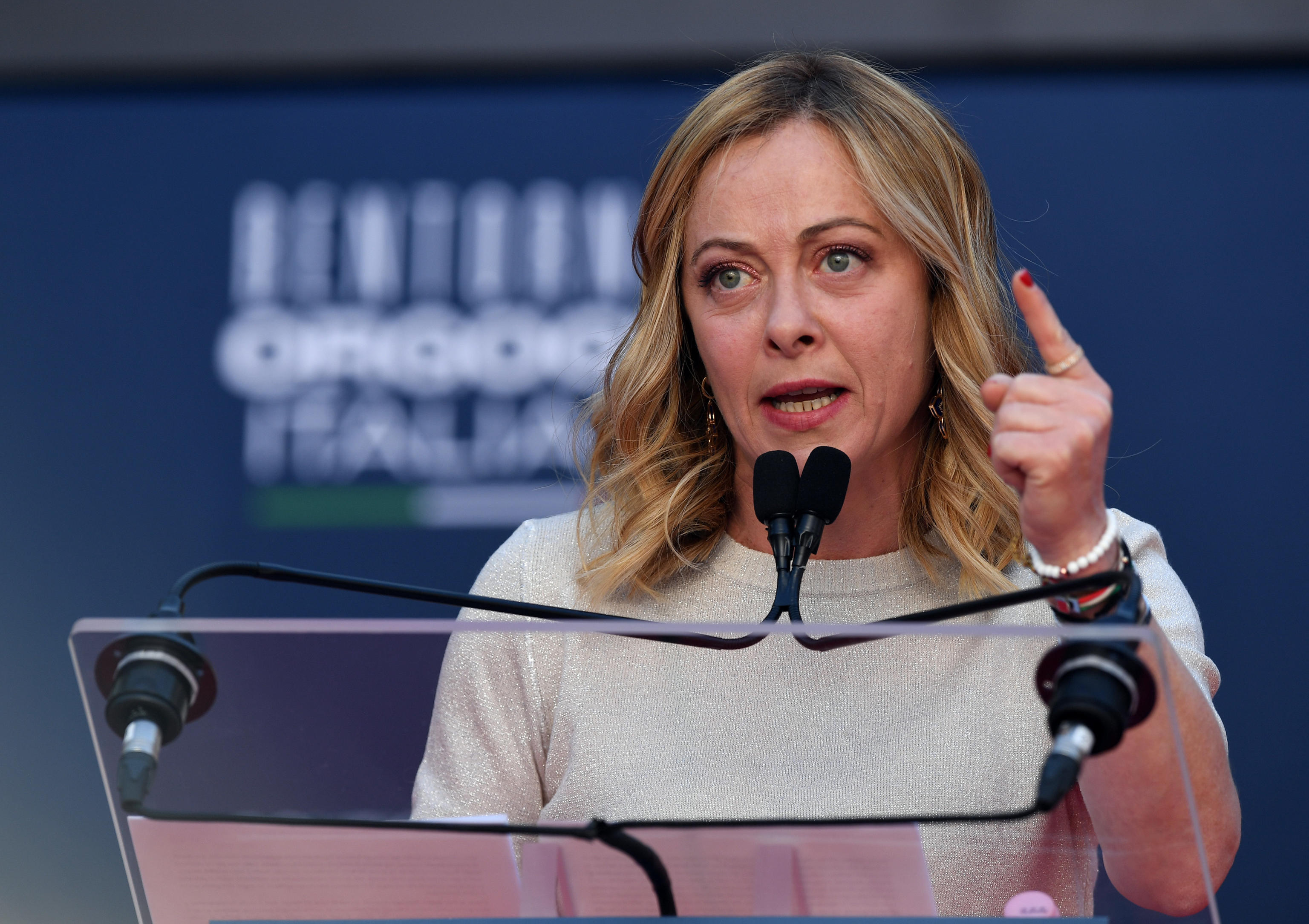 Mes: Masochisti entusiasti di sottomettersi