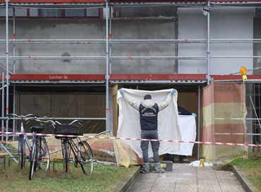 Precipita nel vuoto con la figlia e il cane: morta bimba di 6 anni