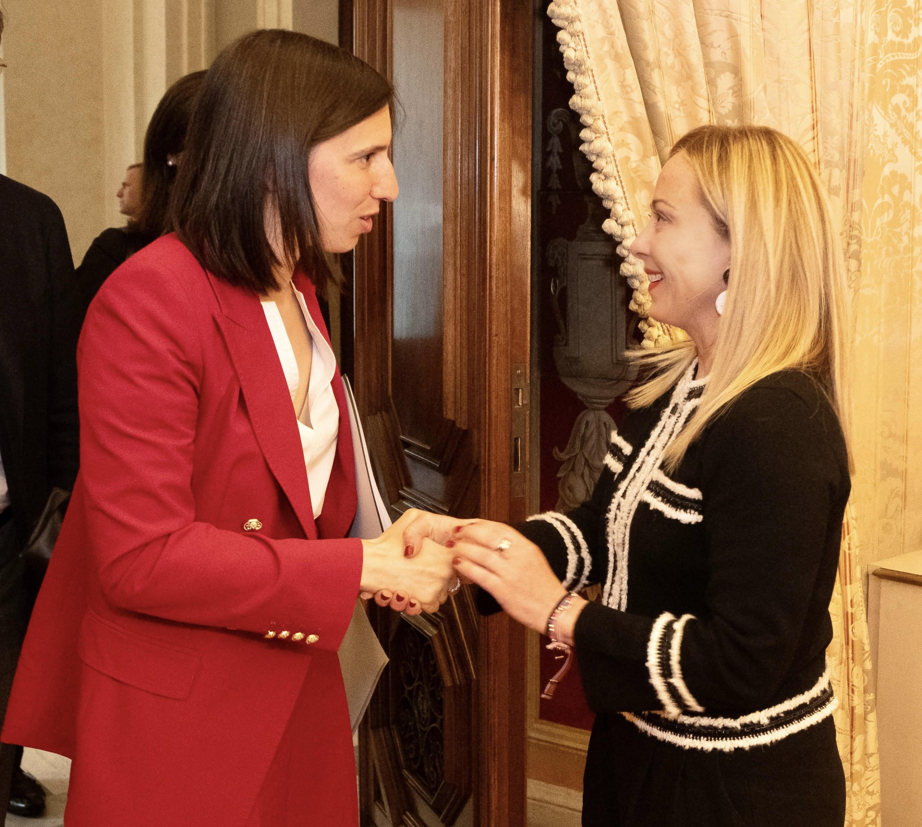 Europee, il dibattito sulle candidature di Meloni e Schlein