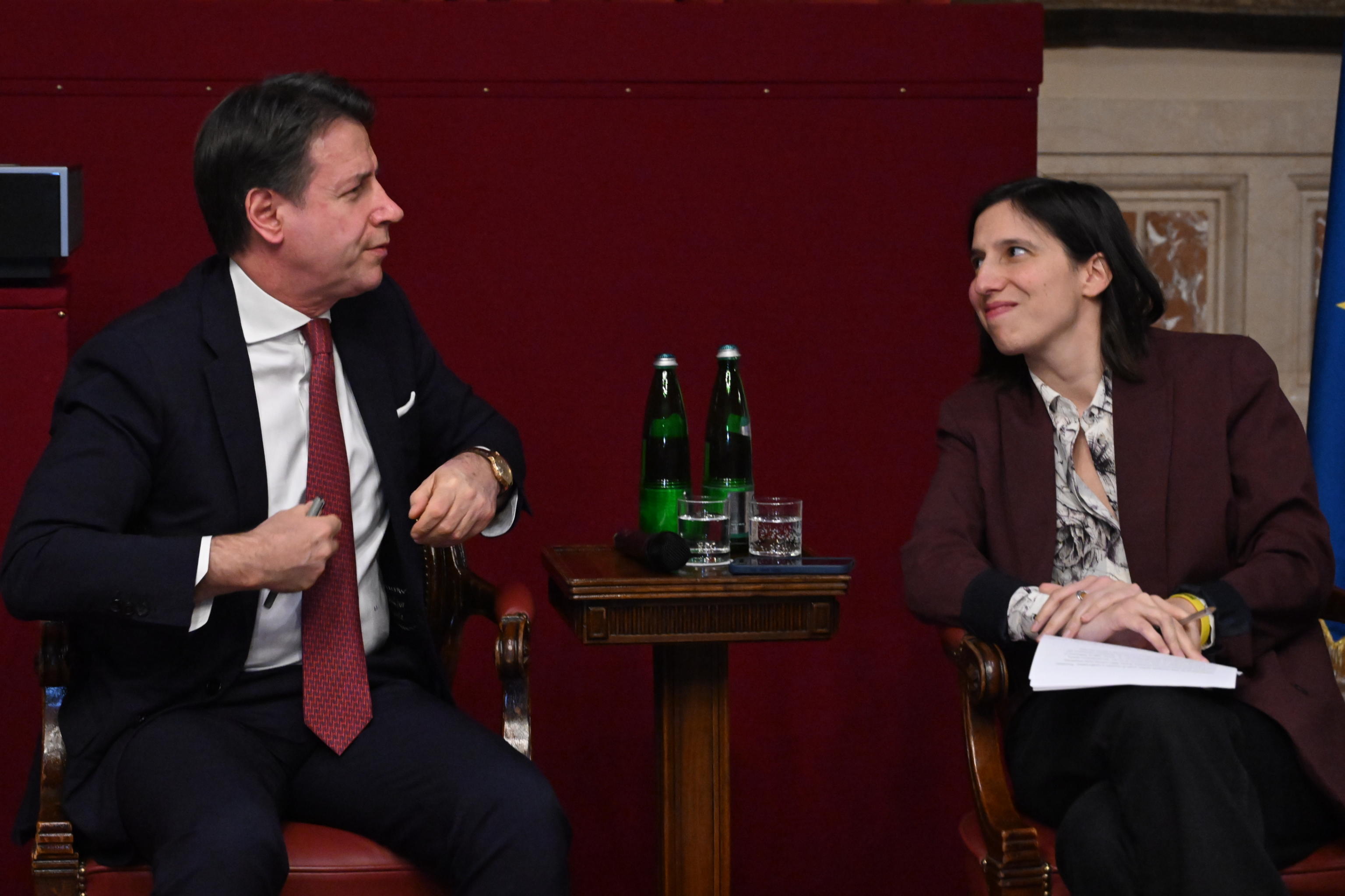 Scontro tra vasi di coccio