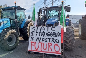 Protesta dei trattori: la marcia continua