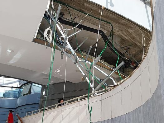 Giustizia a pezzi: crolla controsoffitto, evacuata sede Corte d’appello a Roma