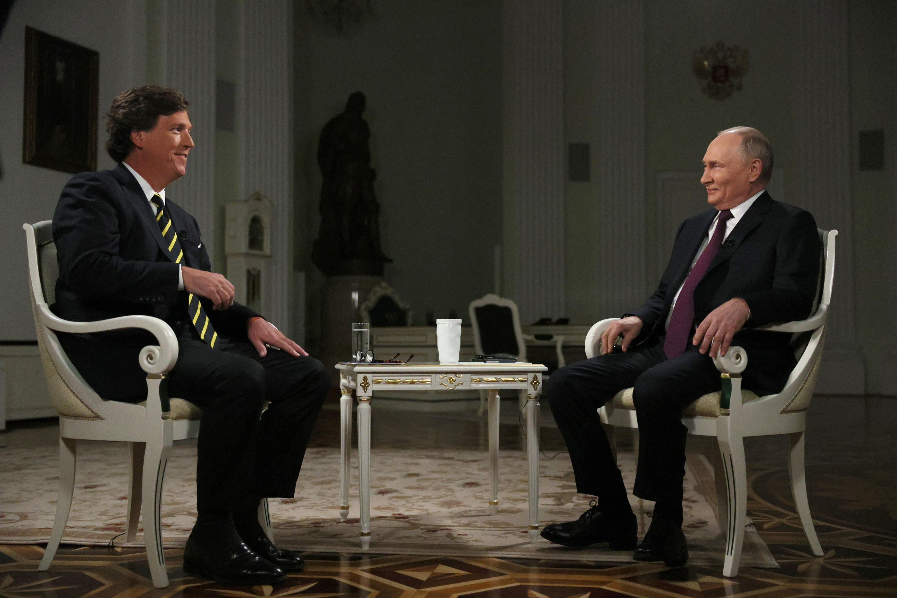 Carlson-Putin: l’intervista in ginocchio, un format sempreverde