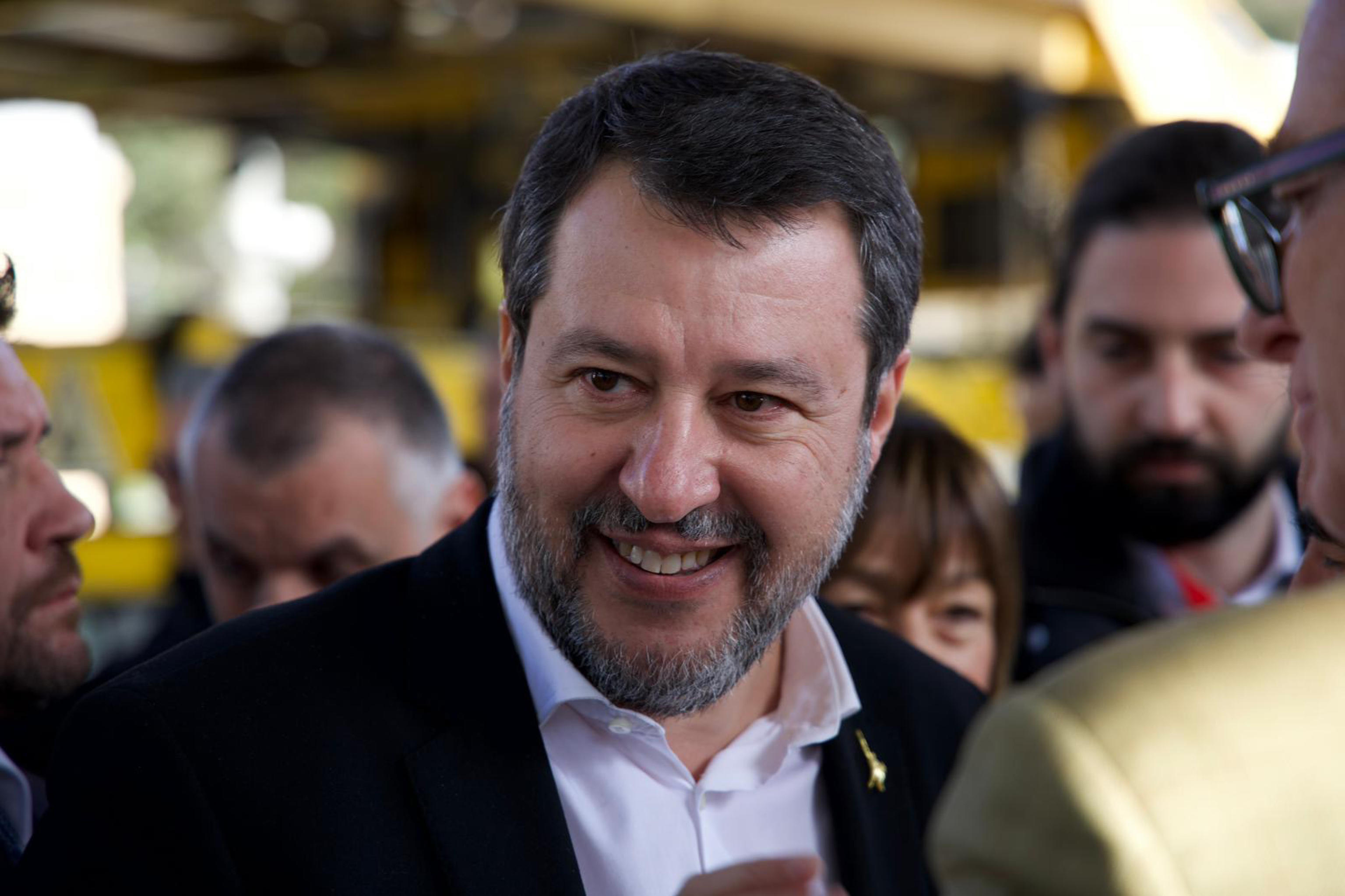 Salvini, salire sui trattori è rischioso