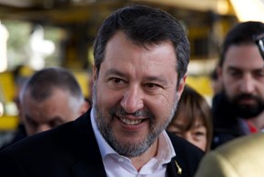 Salvini, salire sui trattori è rischioso