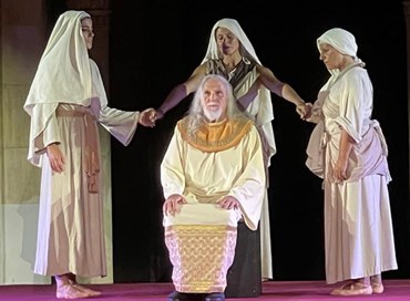 “Assassinio nella cattedrale”: l’arcivescovo e il re