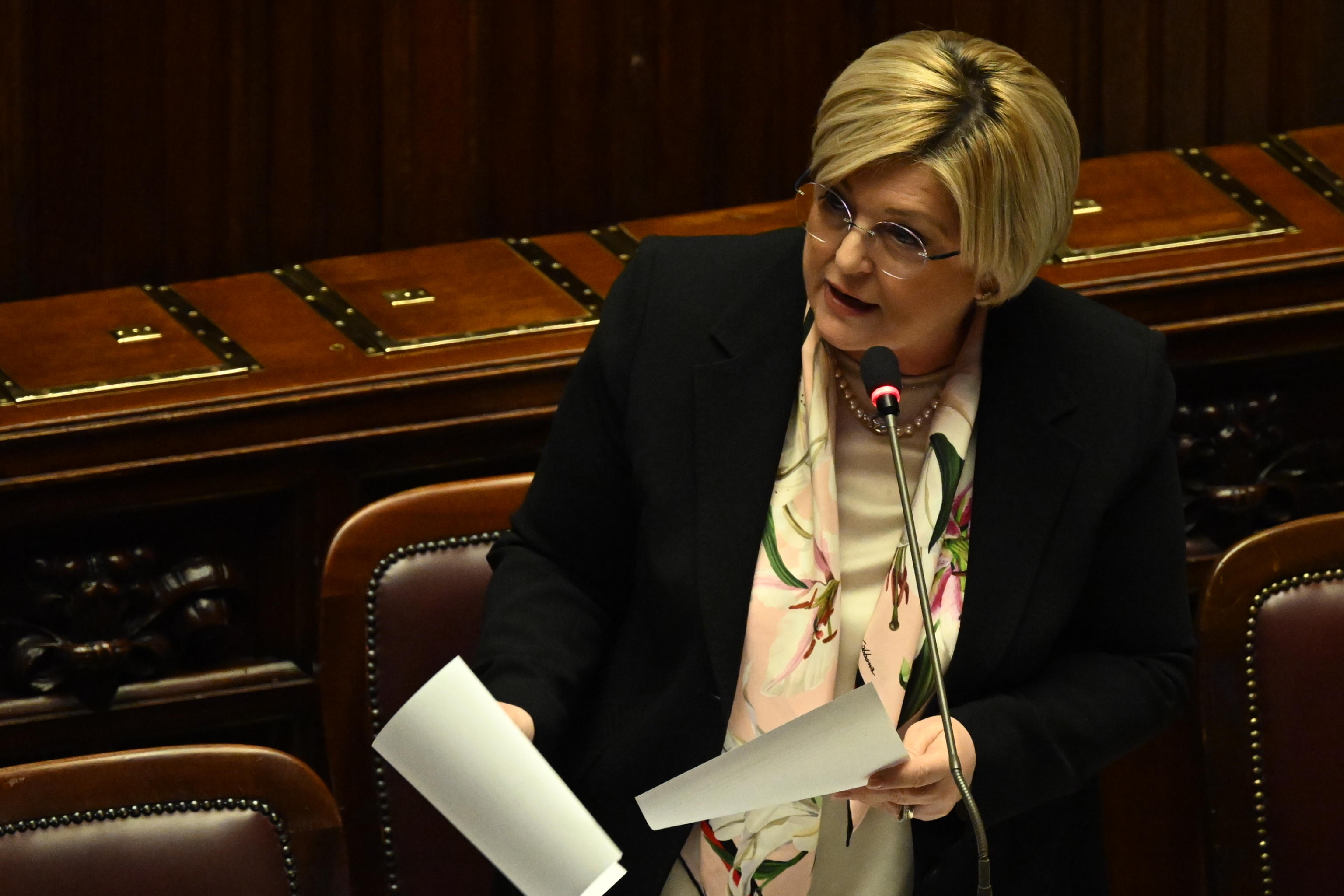 Calderone: “L’assegno di inclusione anche per gli orfani di femminicidi”