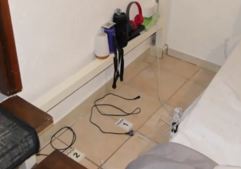 Le frustate a un bambino di cinque anni