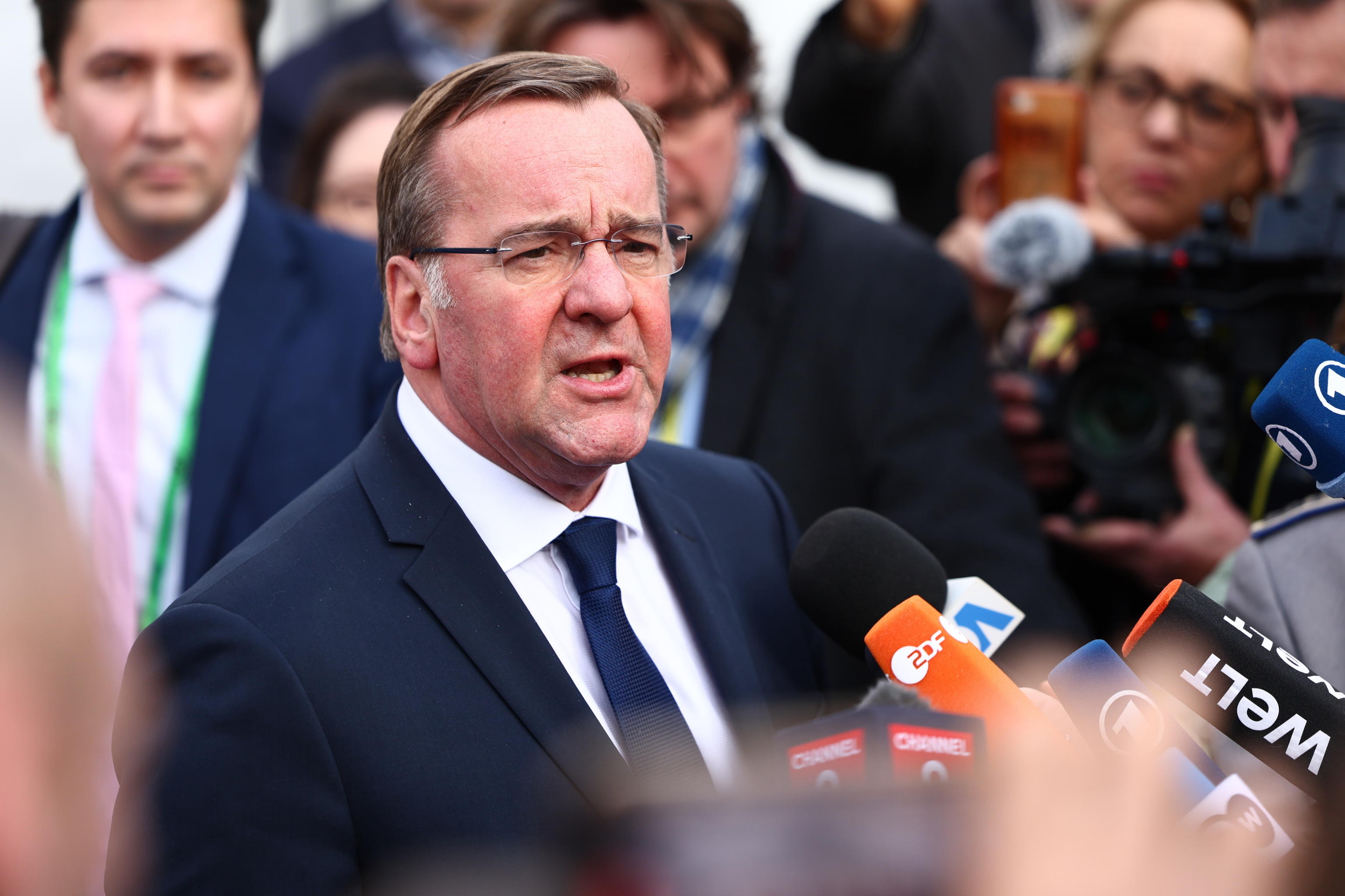 Il ministro della Difesa tedesco ha accusato Putin di “guerra dell’informazione”