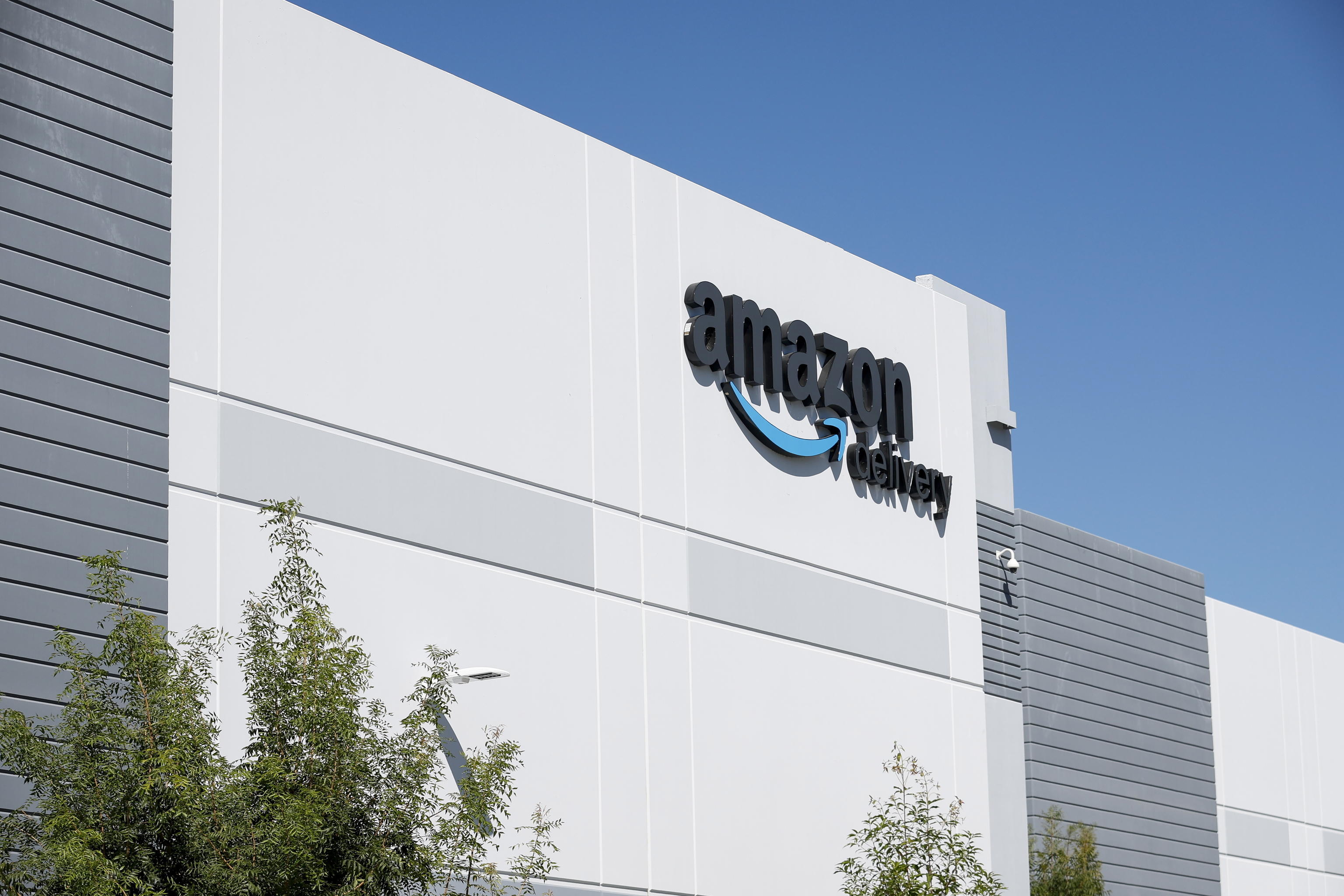 Recensioni false, Amazon fa chiudere un sito italiano