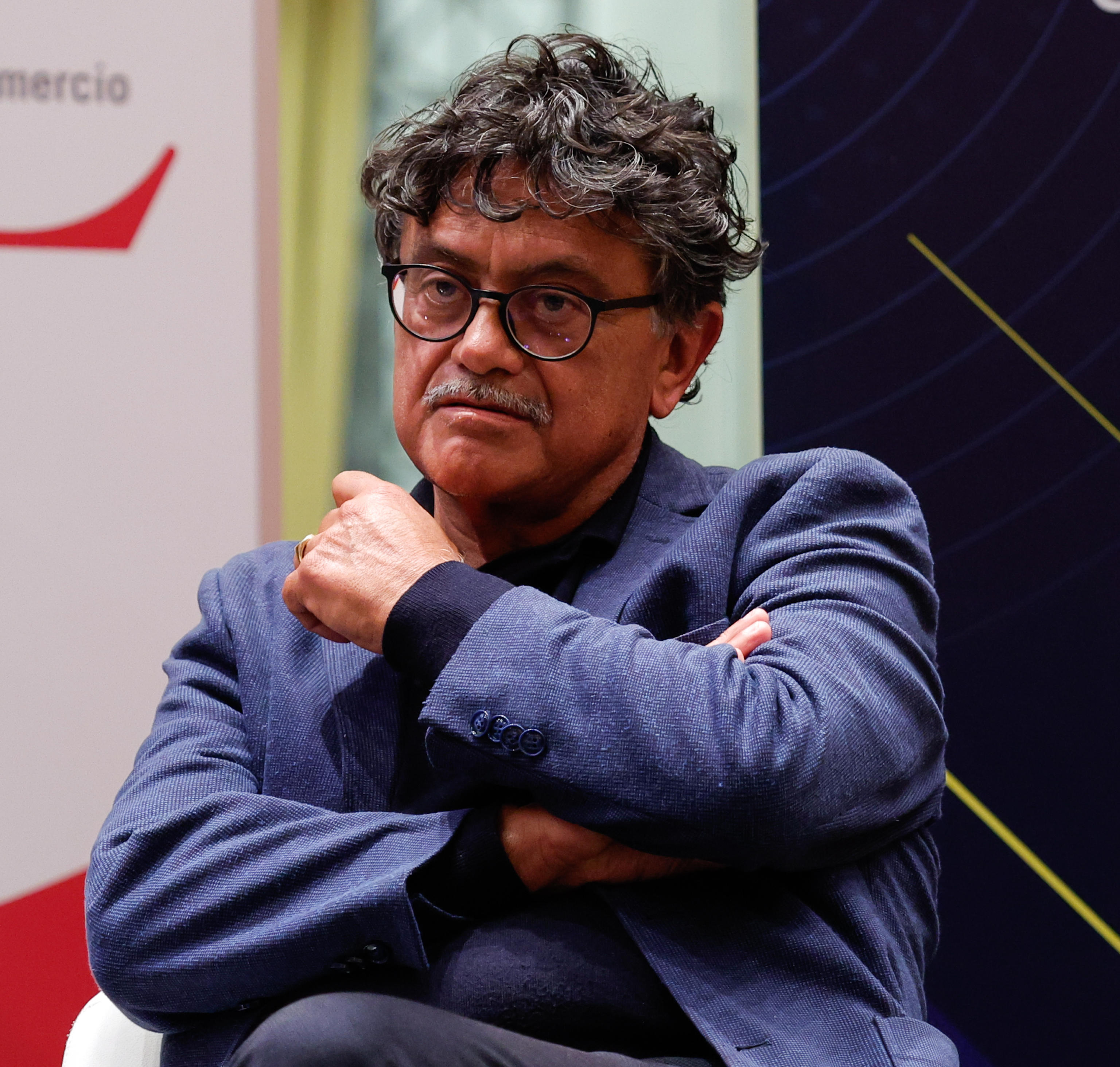 Dalla società aperta alla società “coperta”