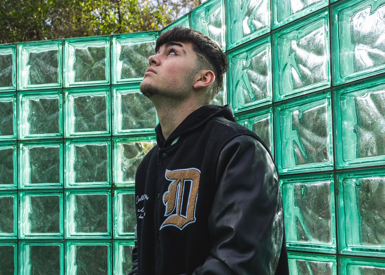 “Abisso”, il nuovo singolo del giovane rapper Mois G