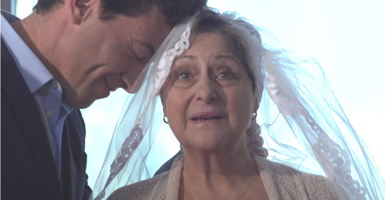 “Ho sposato mia madre”, l’amore familiare di fronte alla malattia