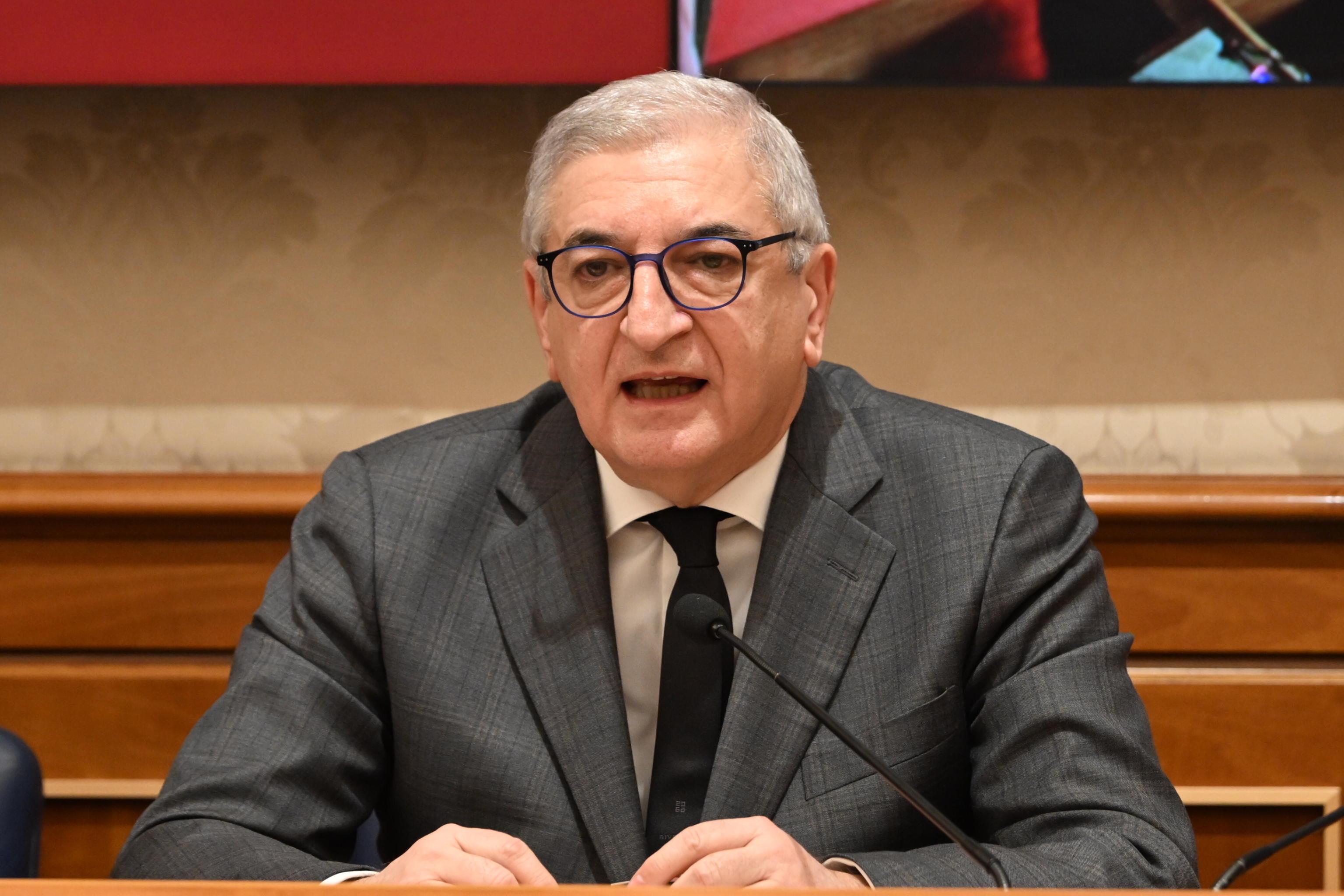 Foti: “Tetto stranieri in classe? Si scontra con la realtà” 