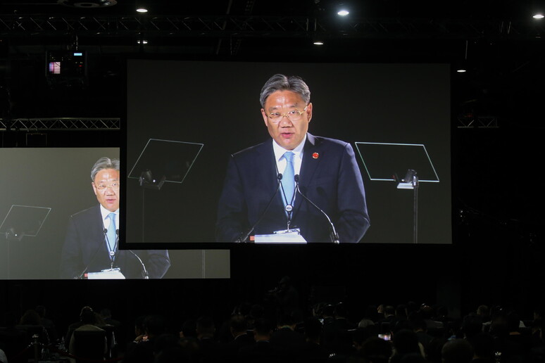 Cina: “Lo sviluppo dell’auto elettrica è frutto di innovazione”