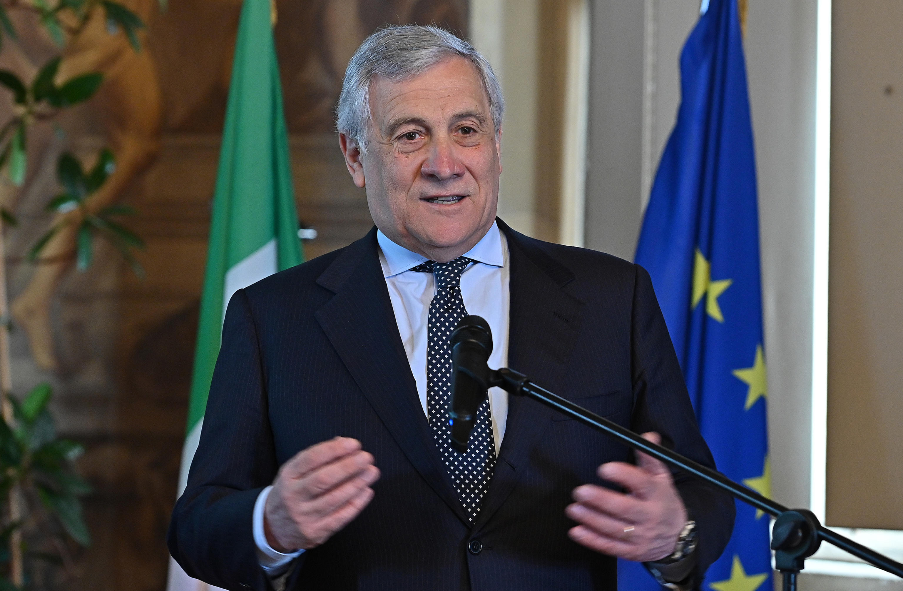 Tajani: “Per il 25 aprile ripartiamo da Berlusconi a Onna”