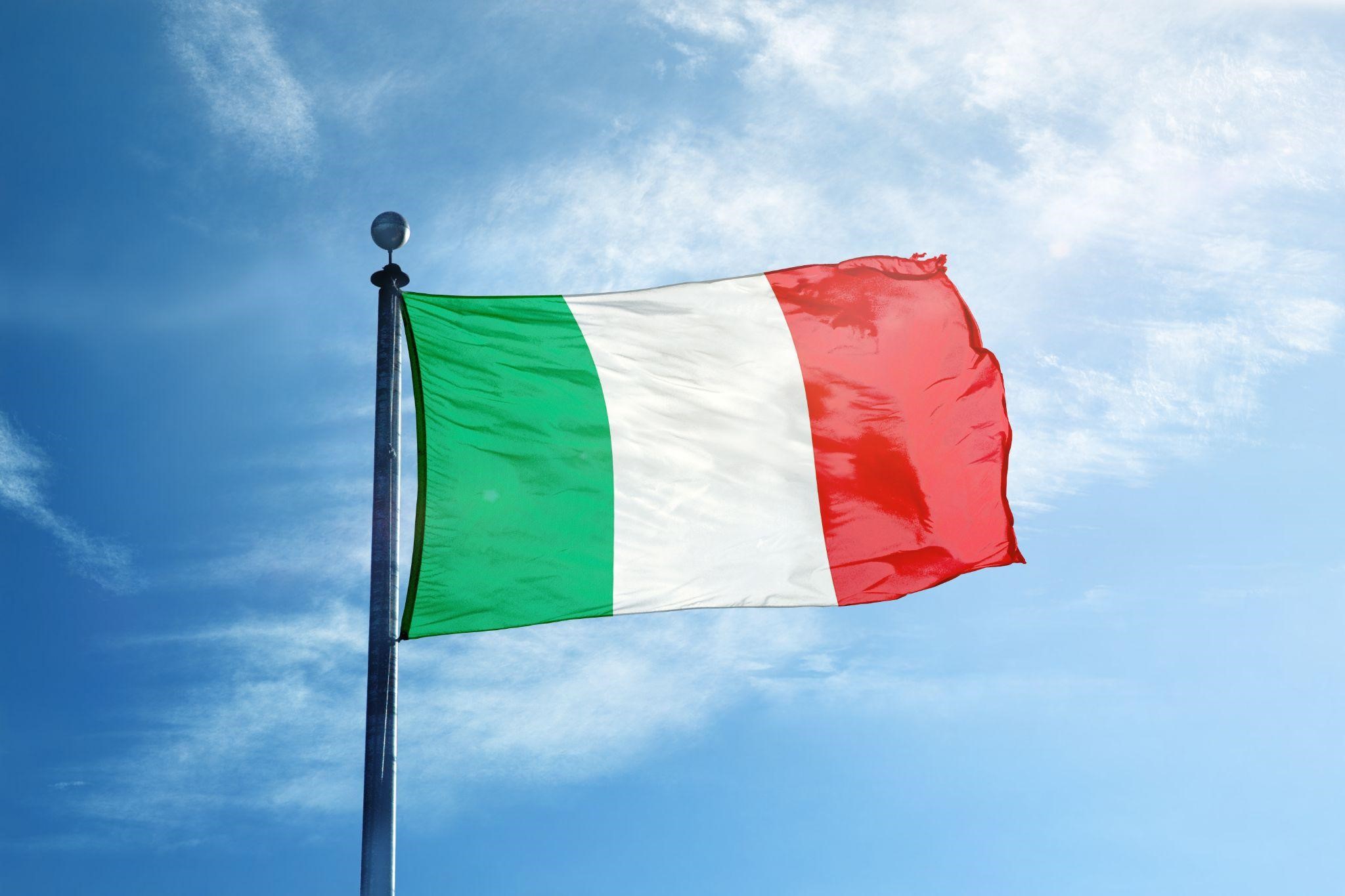 Tricolore italiano di pace europea (Video)