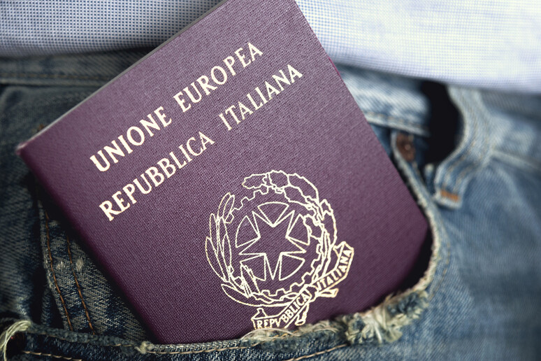 Passaporti, emergenza rientrata