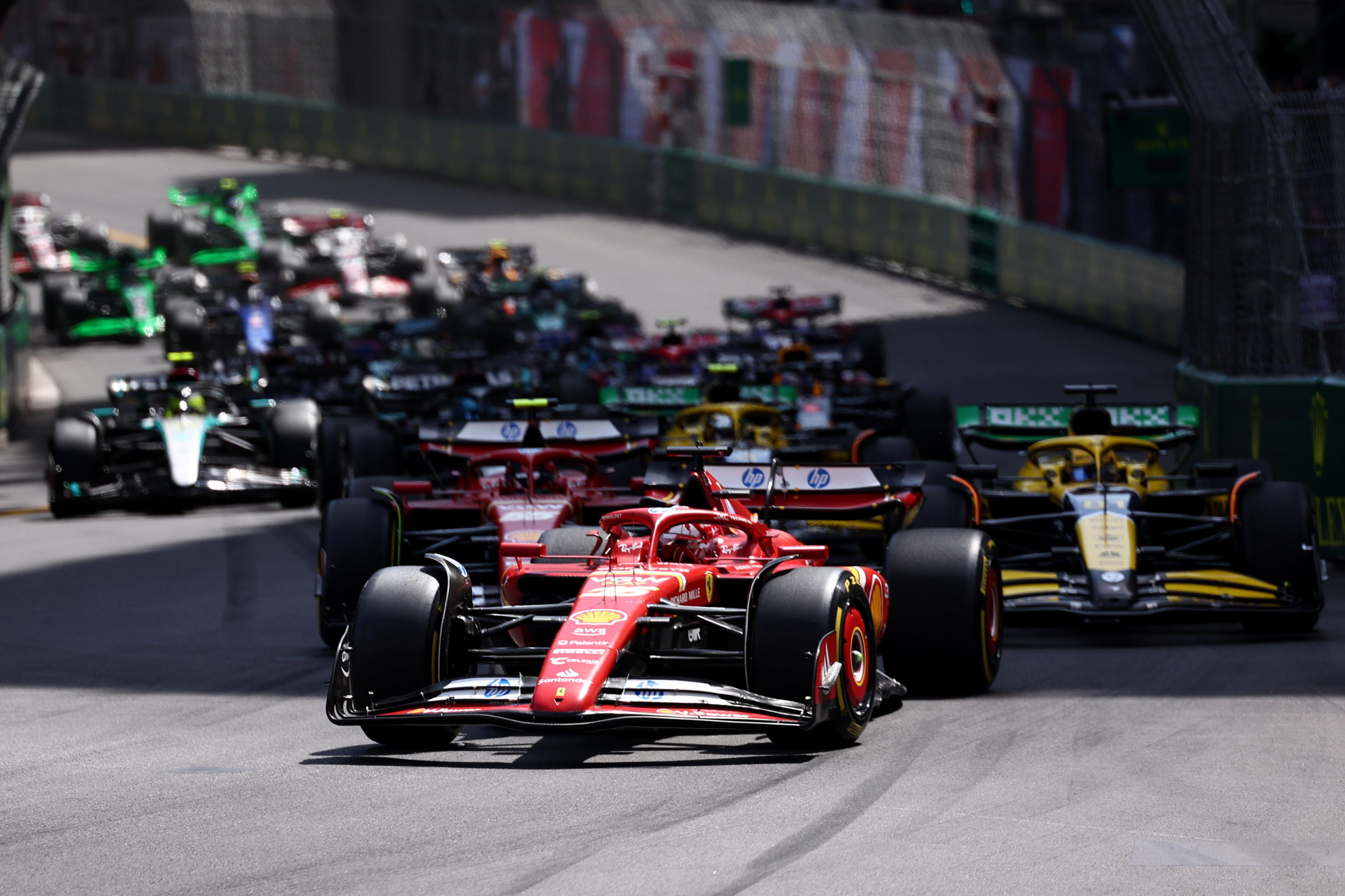 Leclerc trionfa a Monaco: al quarto tentativo, il ferrarista vince in casa