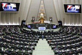 Iran, tafferugli tra i deputati durante la prima riunione del nuovo Parlamento