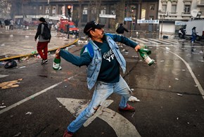 Ok al pacchetto di riforme targato Milei, scontri a Buenos Aires
