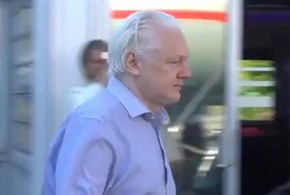 Assange patteggia con gli Usa, pena estinta e torna in Australia
