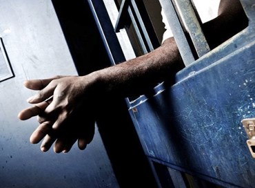 Carceri, detenuti, suicidi in cella, il gesto di Mattarella