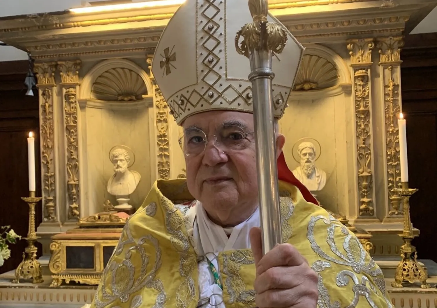 Purghe, licenziamenti e ora anche scomuniche: il caso Viganò