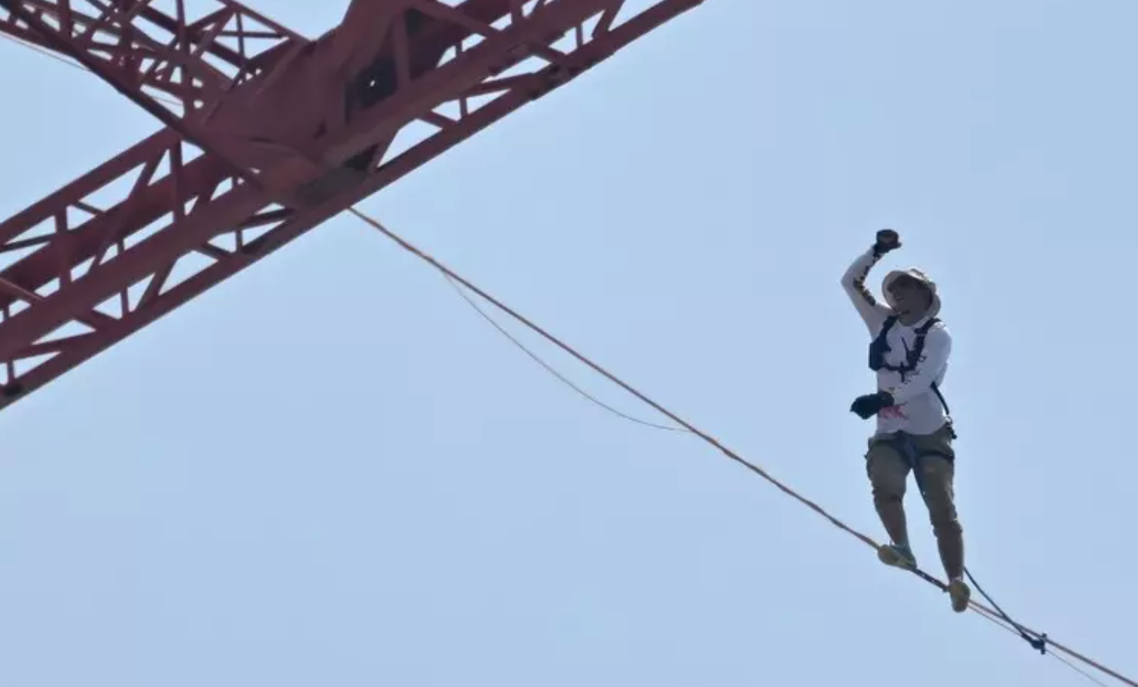La traversata dello Stretto di Messina su una fune