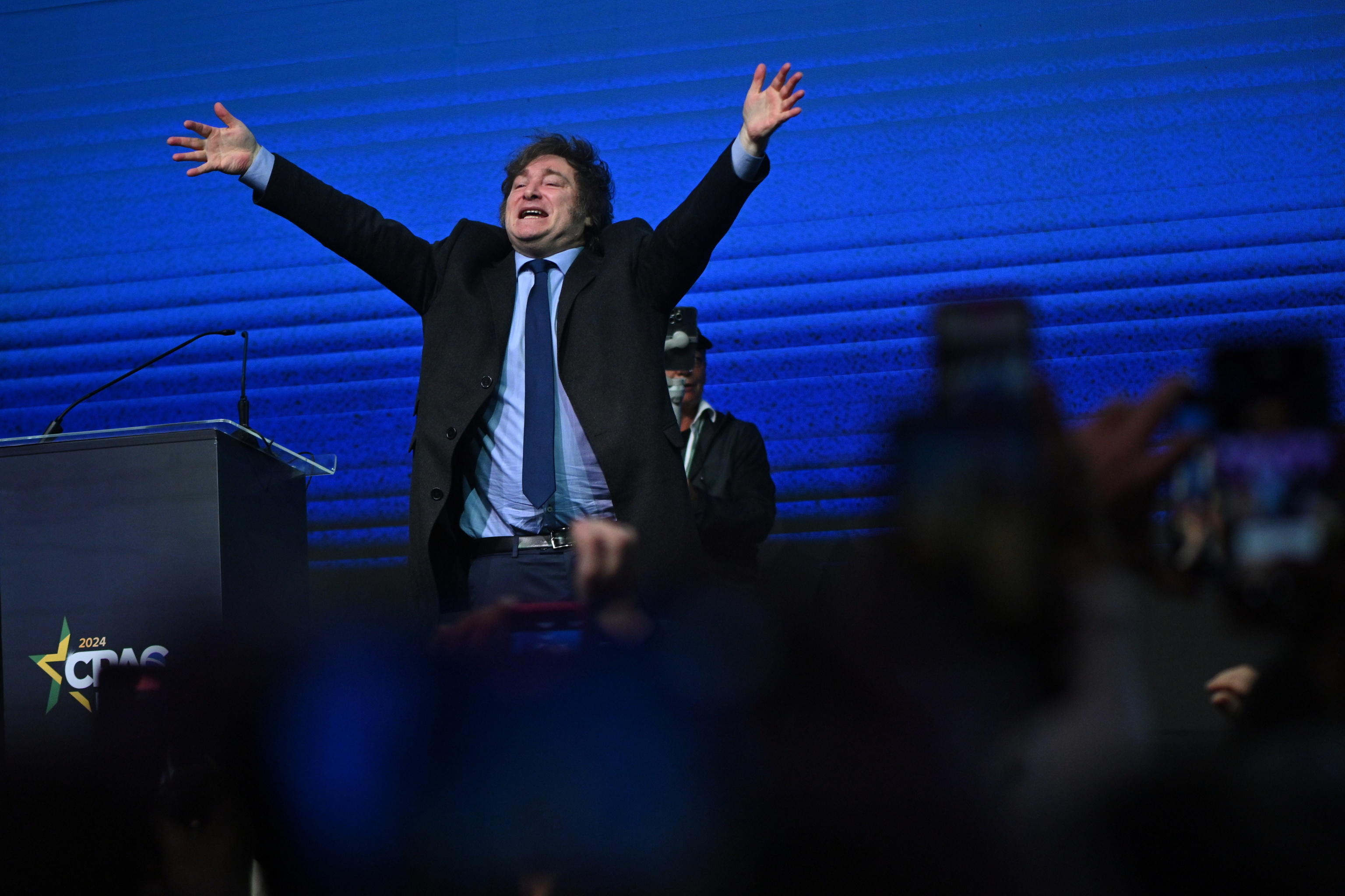 Come vedono Javier Milei in Argentina e nel mondo dopo 6 mesi di Governo