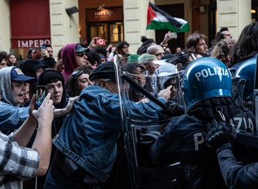 Picchiare un poliziotto non è reato