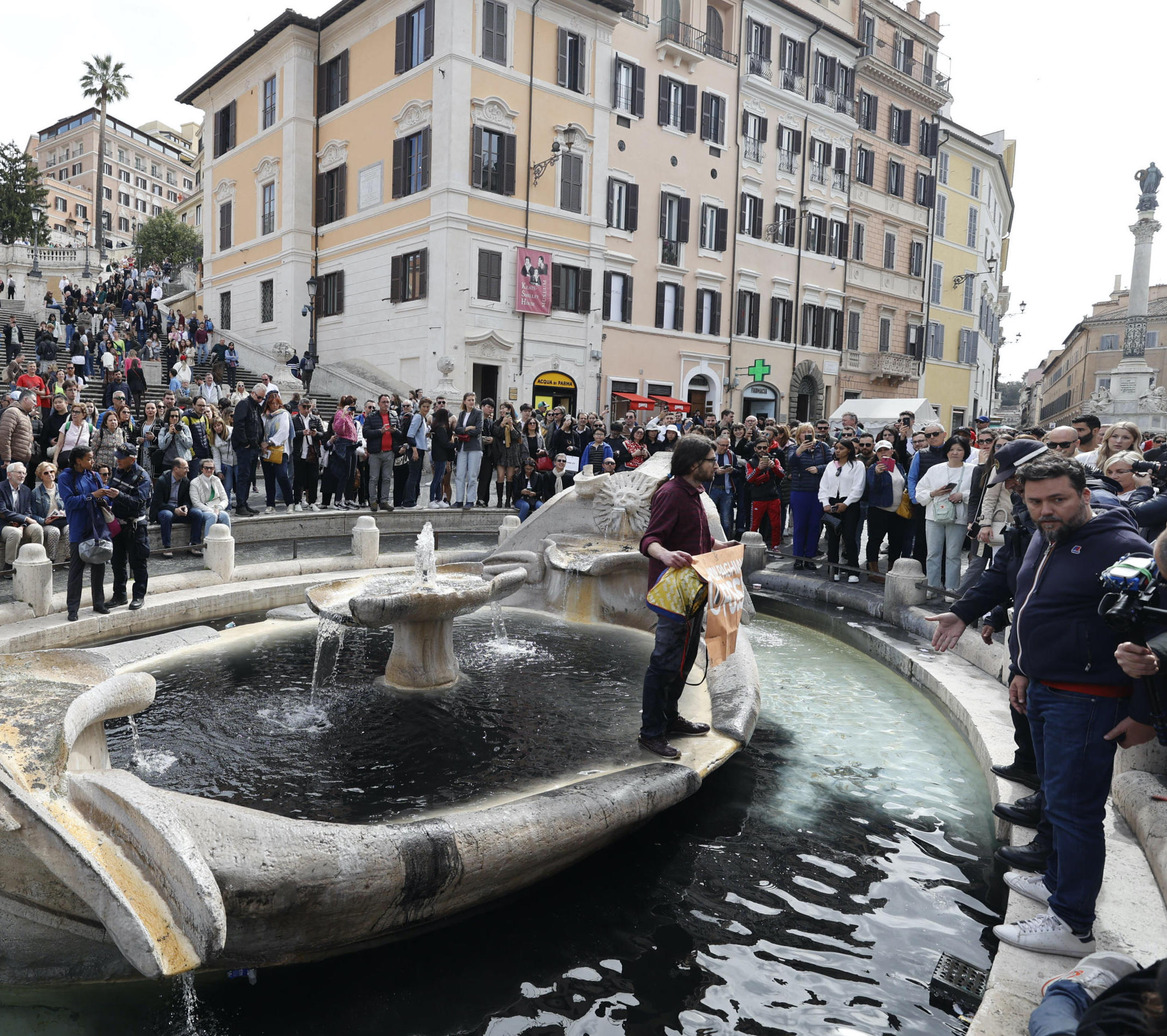 Salvateci da questa cultura