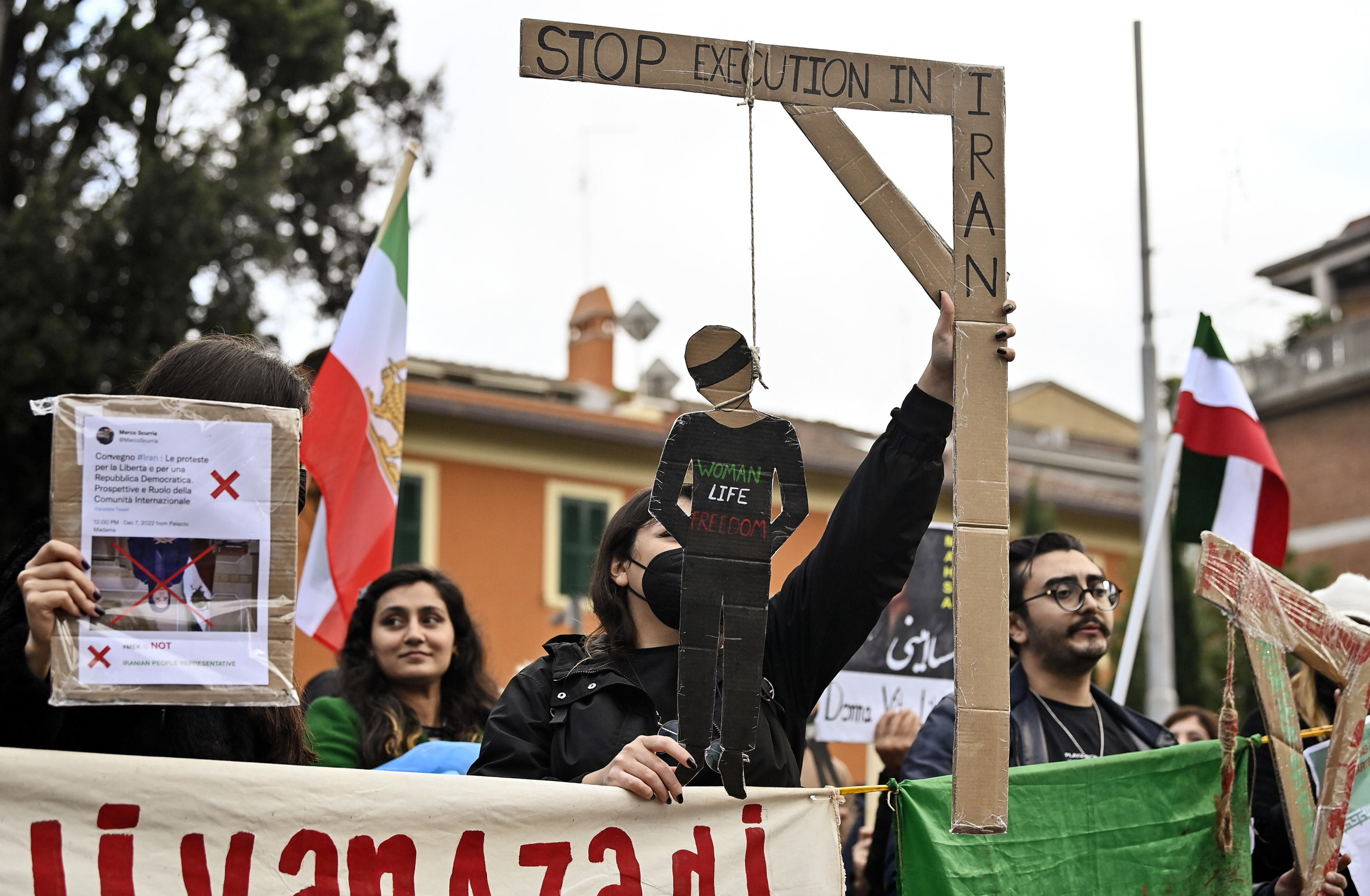 Iran, 400 esecuzioni nel 2024, 93 nel primo mese dei “riformisti”