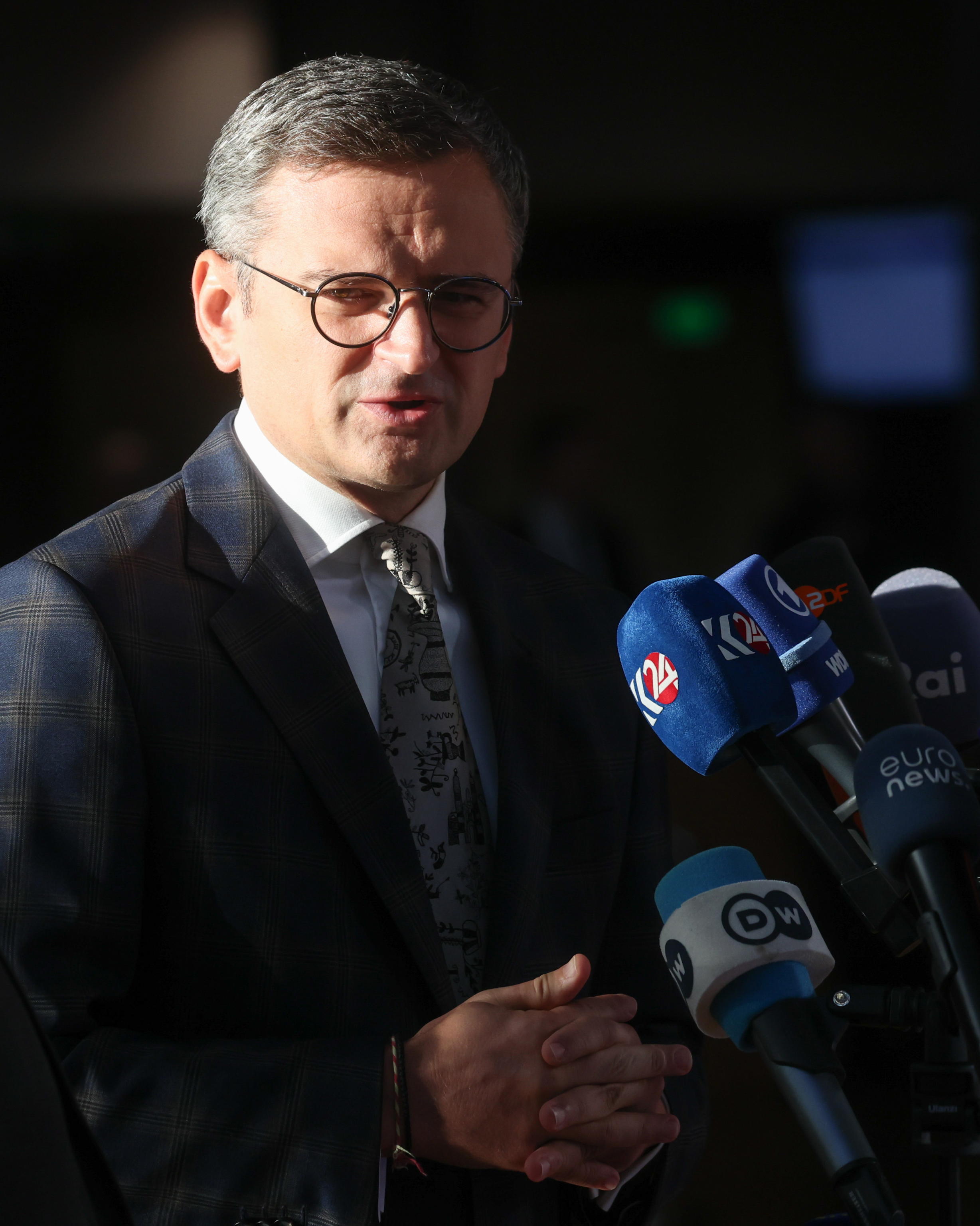 Kuleba dà le dimissioni, maxi rimpasto di governo in Ucraina