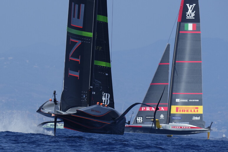 Luna Rossa entra in semifinale ma perde il primo posto