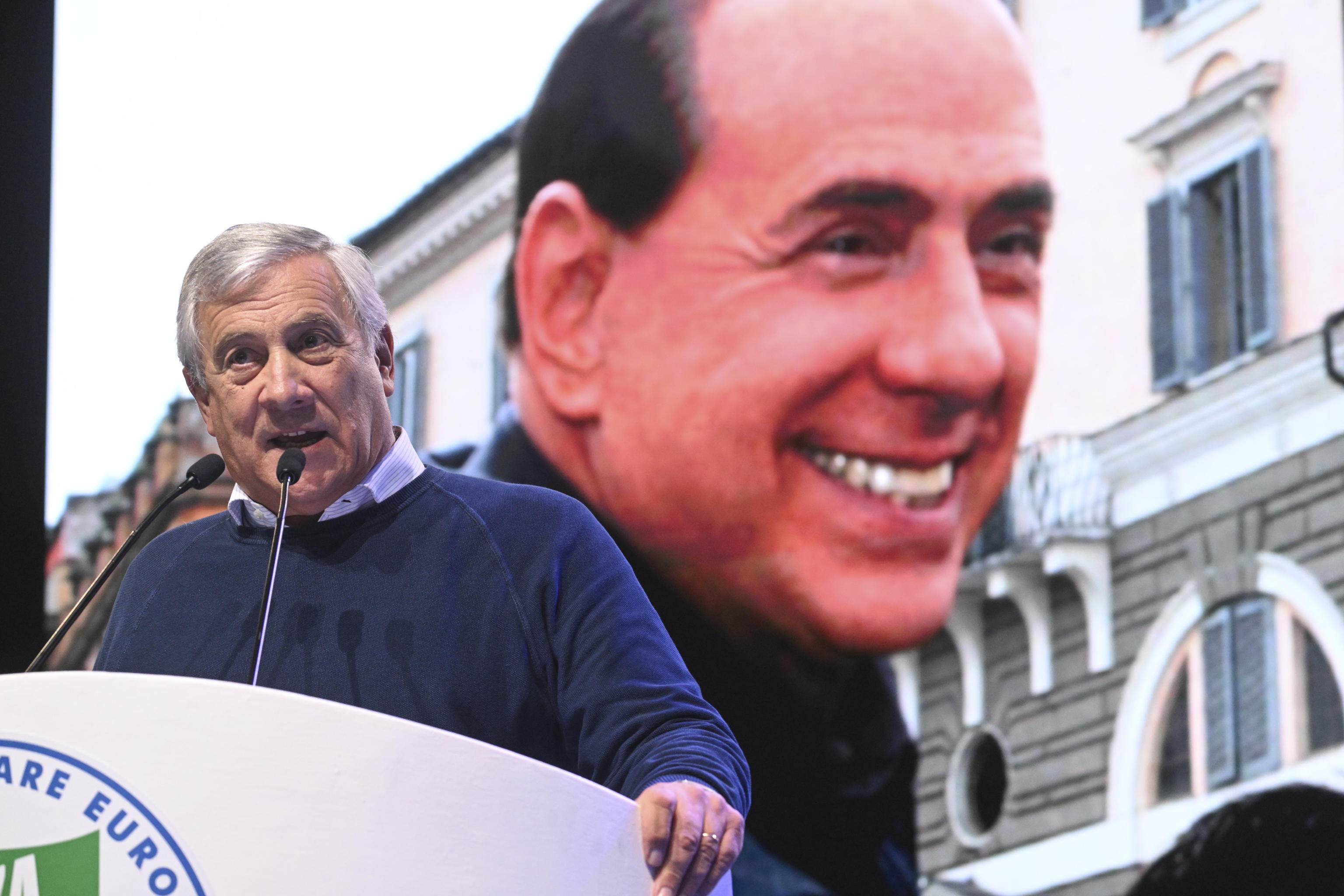 Spaccio di Berlusconi falsi