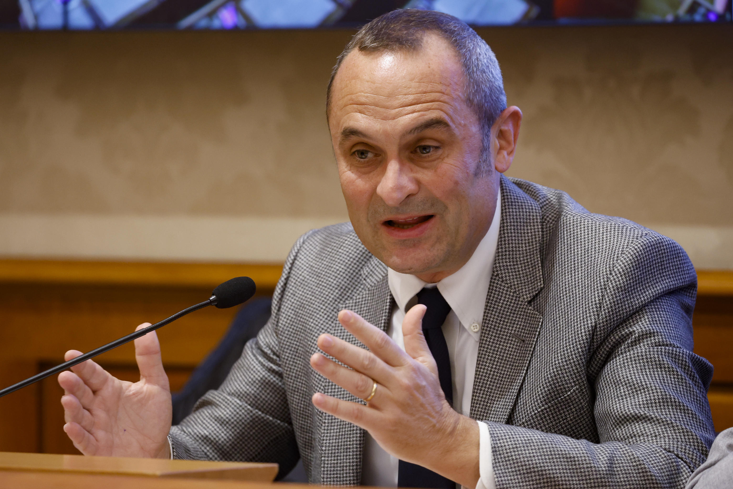 Costa: “Lascio guida della Giunta per logiche di bandiera”