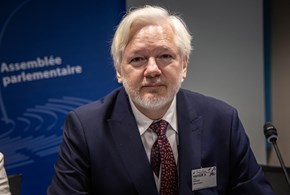 Il J’Accuse di Assange: “La libertà di espressione è a un bivio oscuro”