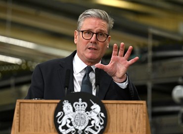 Starmer in difficoltà, cadono le prime teste