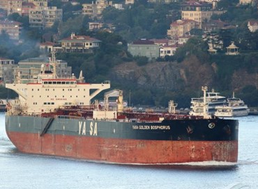 Le petroliere sanzionate trasportano ancora petrolio dalla Russia